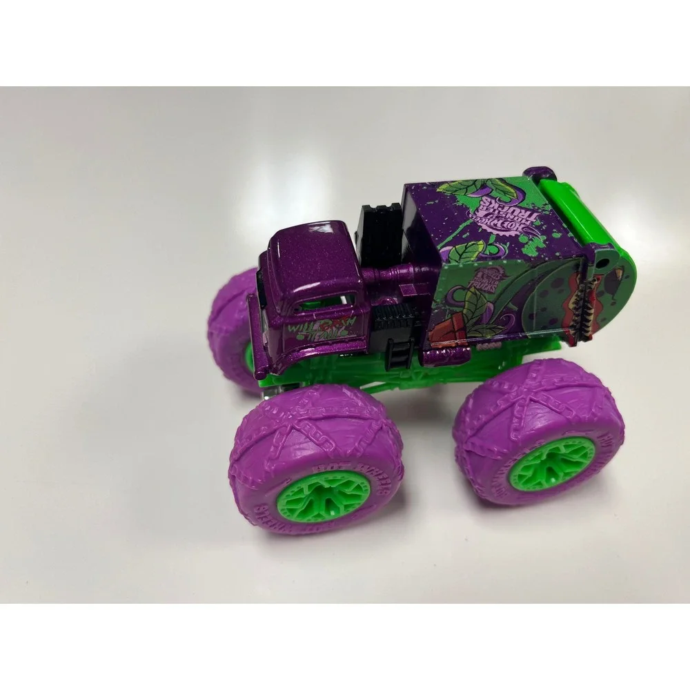 Hot Wheels Monster Trucks Grave Digger Tiger Shark Bone Shaker Several Lot 9 Pc